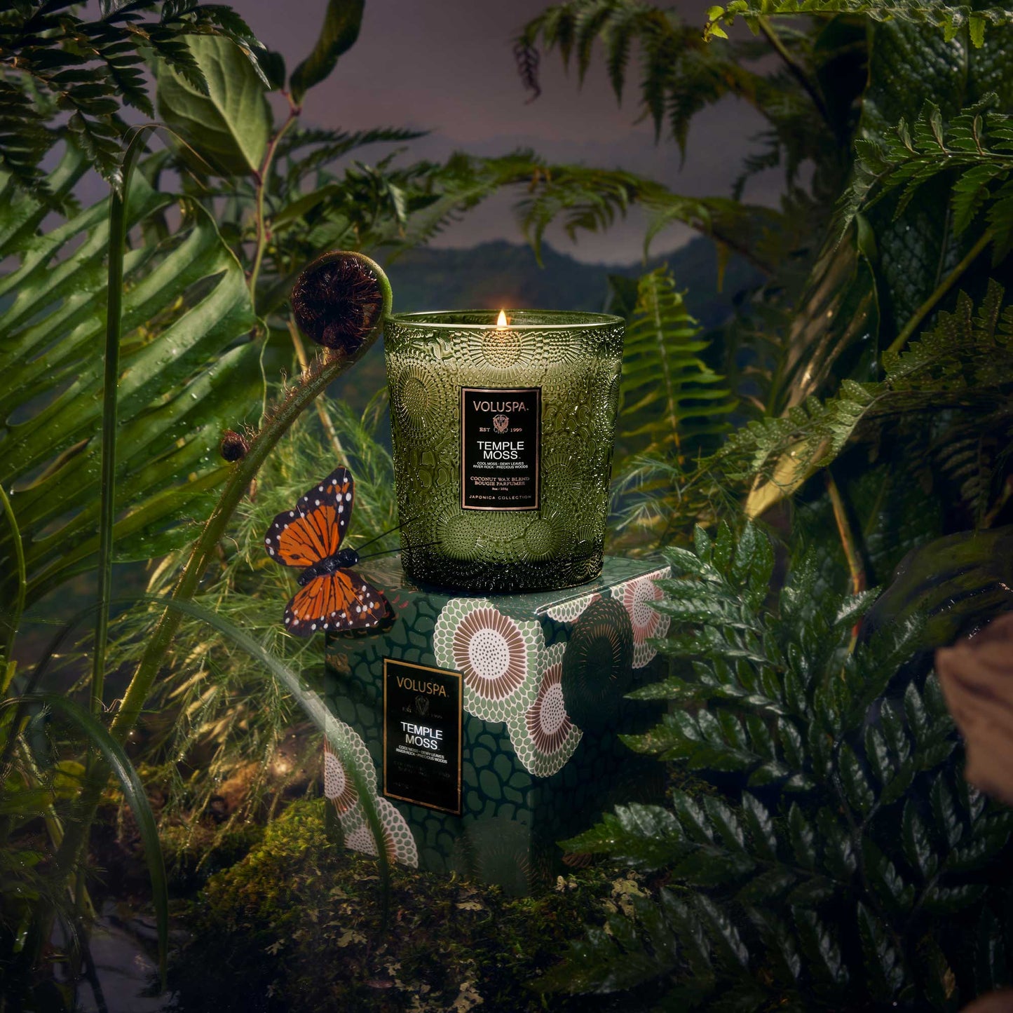 Voluspa : Temple Moss Candle
