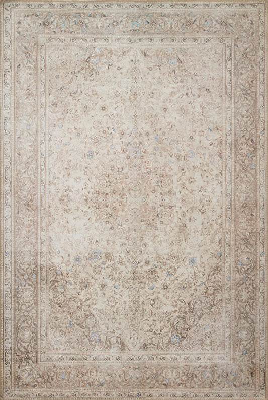 A picture of Loloi's Loren rug, in style LQ-03, color Sand / Taupe